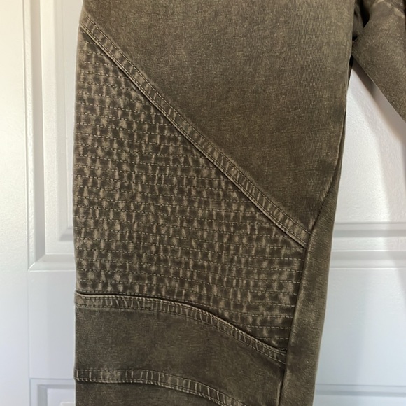 Sundance stretch cotton moto leggings in olive green, size Small - Picture 4 of 7